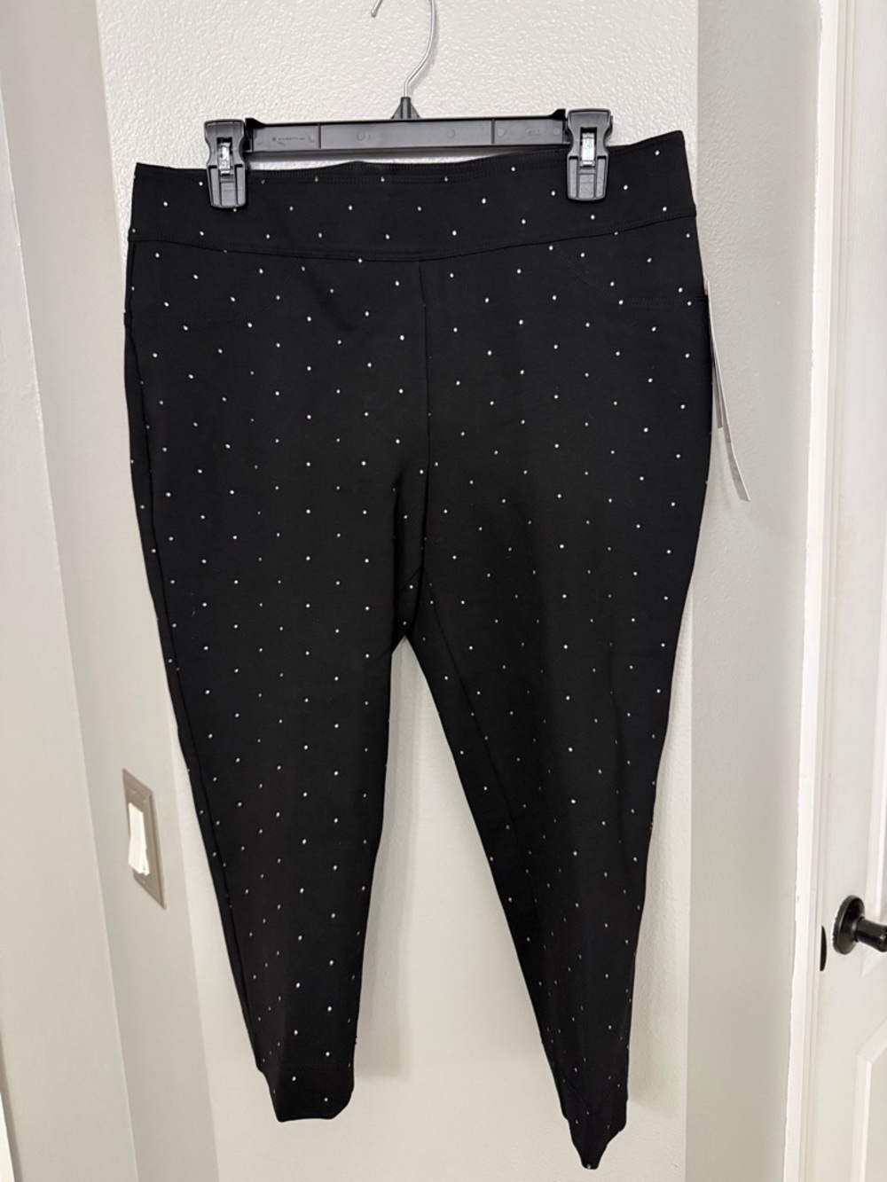 NWT Peter Nygard Black Ponte capri Pants with Silver Studs